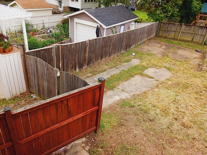 Building Photo - 2603 Hamlin St NE