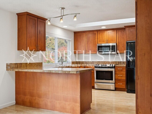 Building Photo - Beautifully Maintained Single-Level Home with Modern Touches