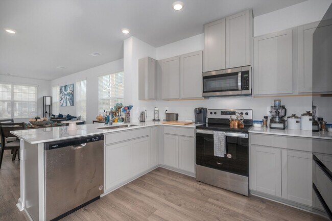 Building Photo - 447 Augustine Dr