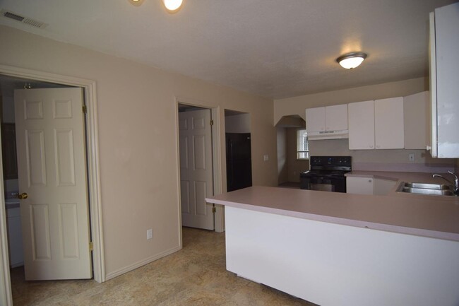 Building Photo - 1391 N 240 W