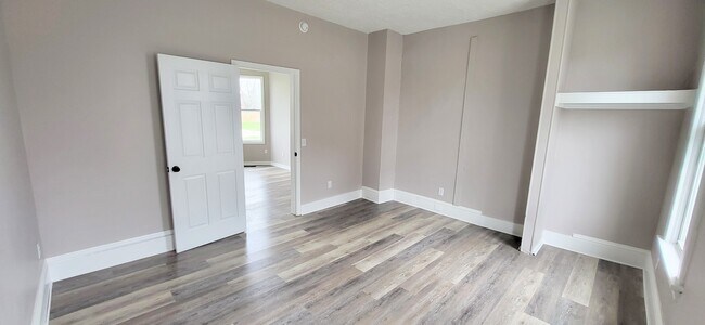 Building Photo - 1326 E Pontiac St