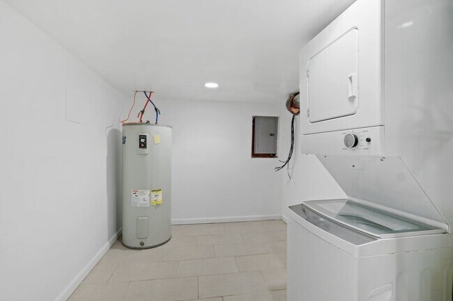 Building Photo - 2356 N Colorado St