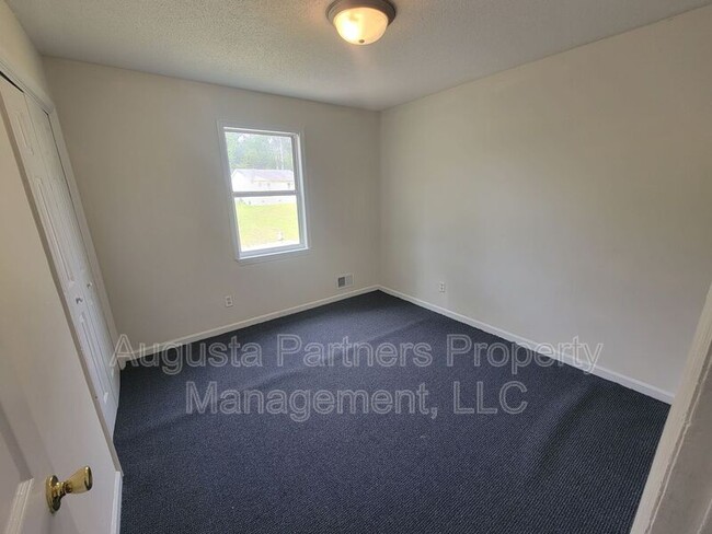Building Photo - 3513 Wyevale Dr