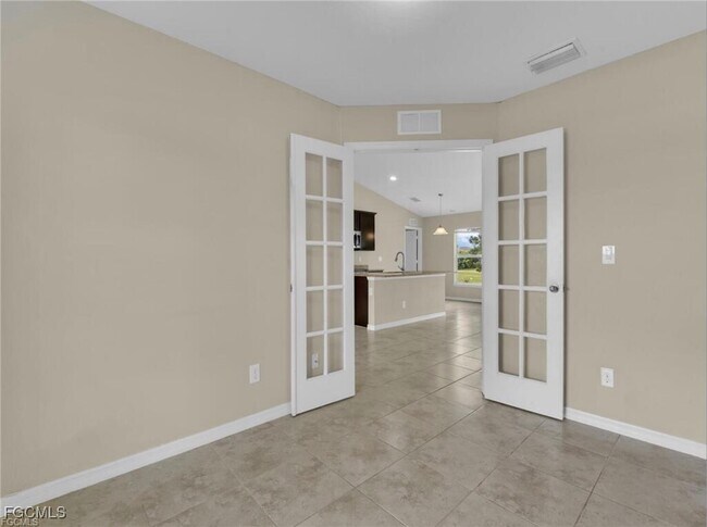 Building Photo - 1700 NE 5th Pl