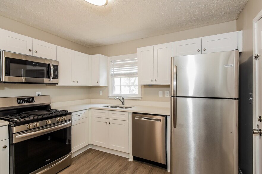 Building Photo - 2885 Kellogg Creek Rd