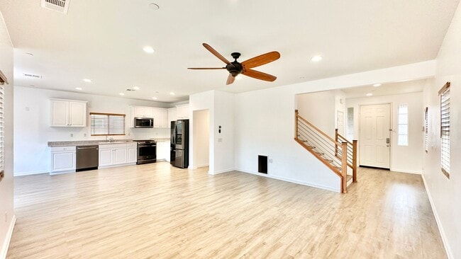 Building Photo - Beautiful Two-Story Home in the Newer Community of Horse Creek Ridge in Fallbrook!