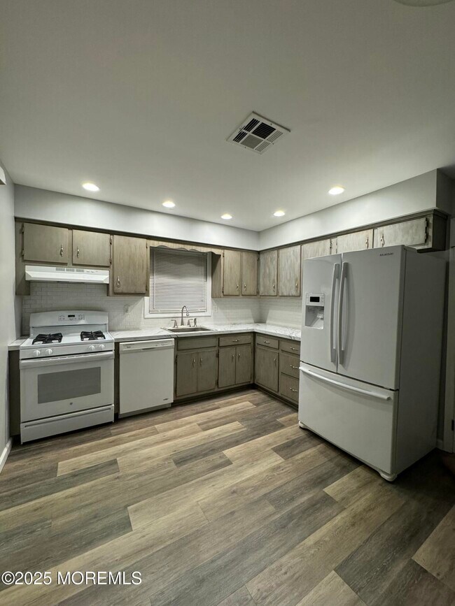 Building Photo - 109 Westwood Dr