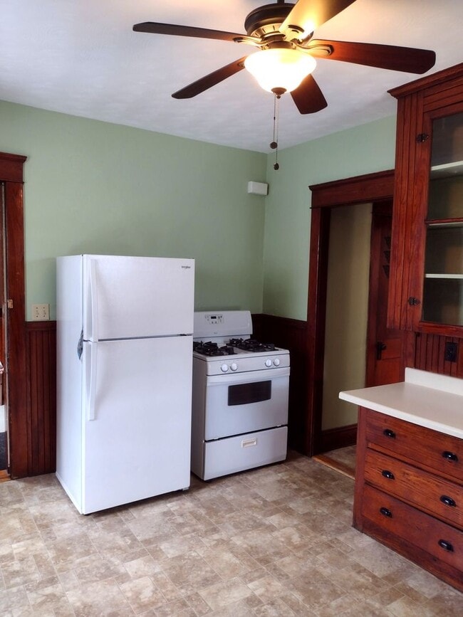 Building Photo - Pawtucket/Darlington – Large Two Bed - $1,450