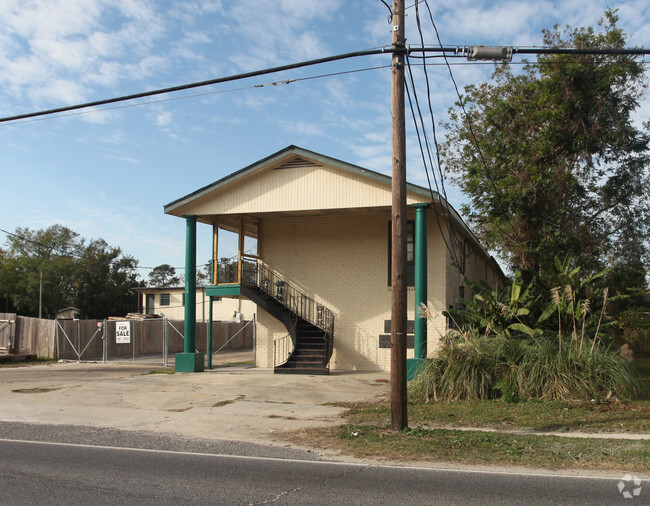 Building Photo - 680 Central Ave