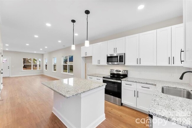 Building Photo - 1558 7th Ave Dr SW
