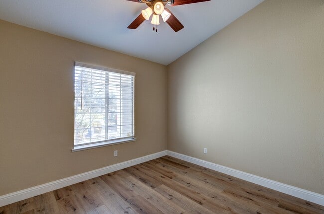 Building Photo - 8241 N Yorktown Dr