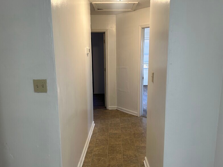 Building Photo - 520 Buckley St