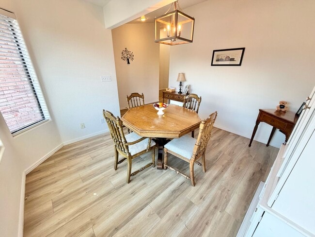 Building Photo - Short term rental available! 9-Month lease!!