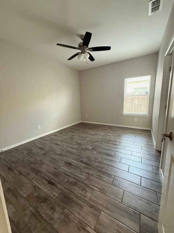 Building Photo - 5800 Sandpiper Ave