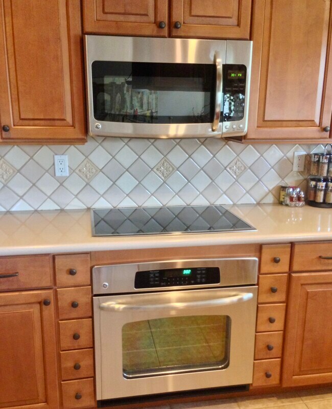 Building Photo - 3210 Merrill Dr