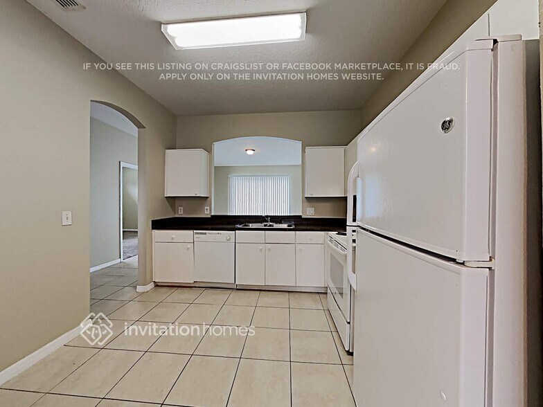 Building Photo - 709 Modena St