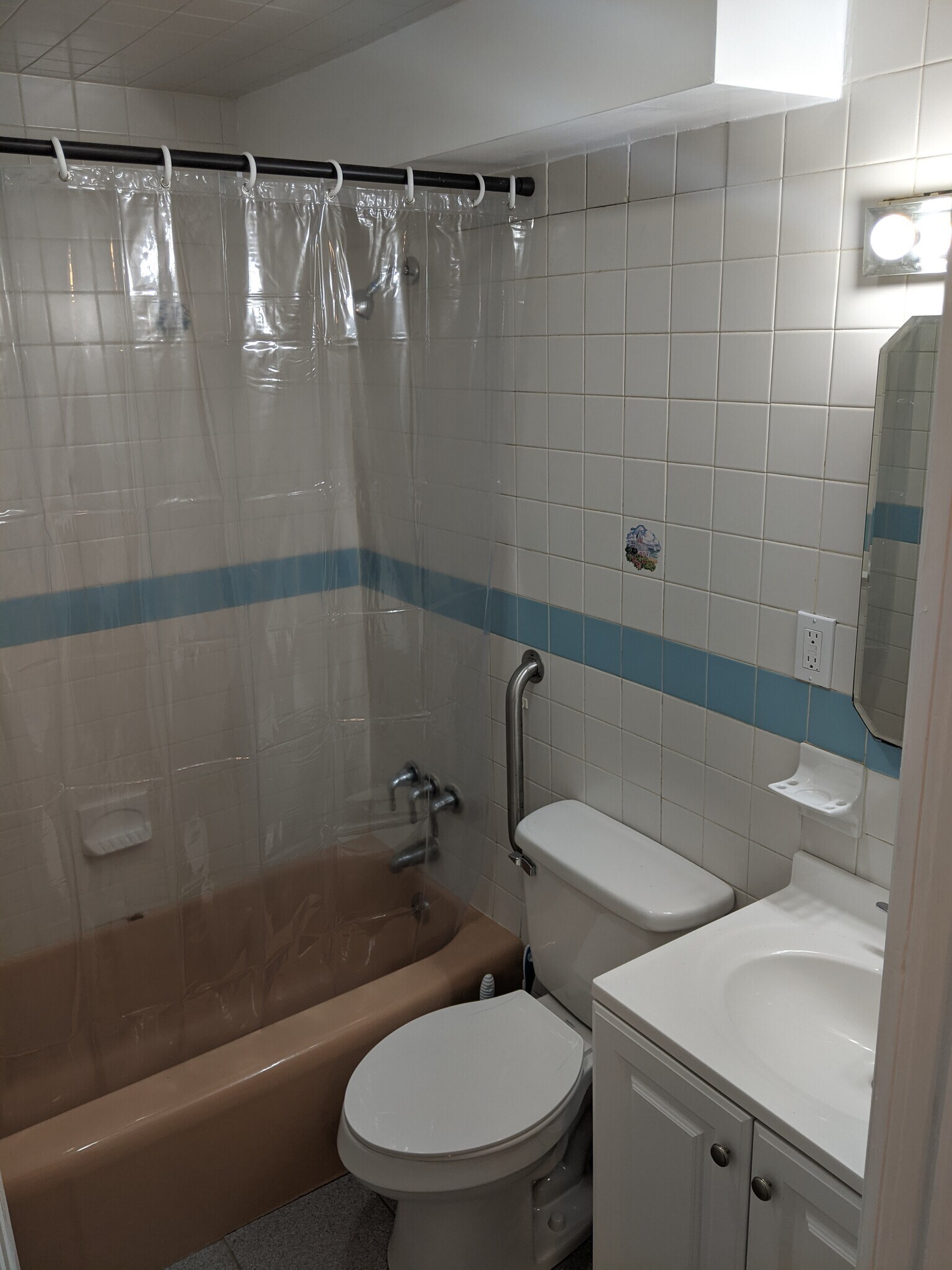 Bathroom - 13 W Market St