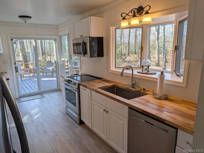 Building Photo - 37 Hill Rd