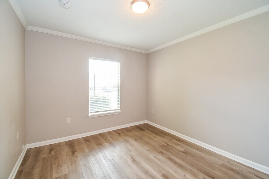 Building Photo - 75093 Brookwood Dr