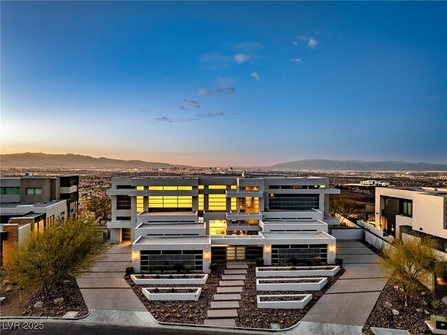 Building Photo - 5 Rockstream Dr