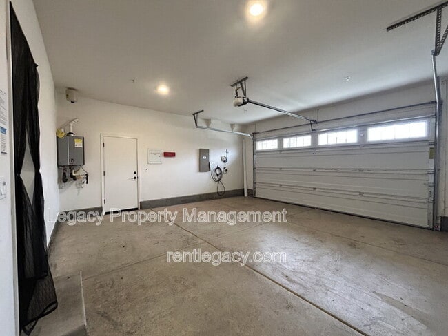 Building Photo - 3879 Ivan Way