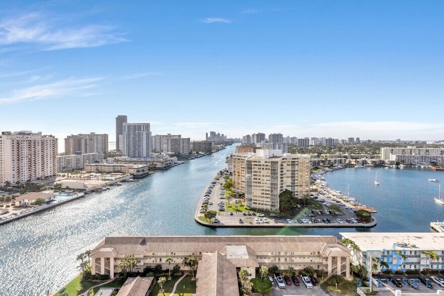 Building Photo - 2602 E Hallandale Beach Blvd