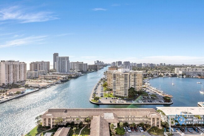 Building Photo - 2602 E Hallandale Beach Blvd