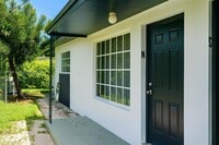 Building Photo - 504 SW 10th St