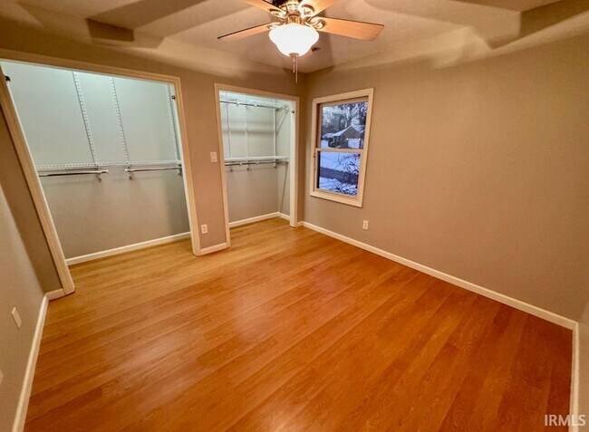 Building Photo - 3758 S Bainbridge Dr