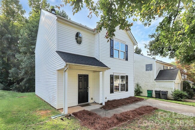 Building Photo - 1215 McAllister Dr