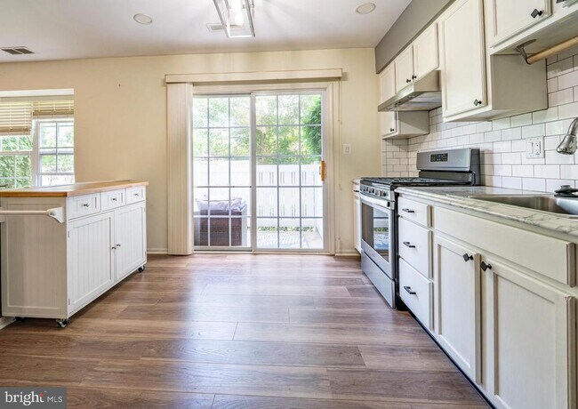 Building Photo - 1208 Delancey Way