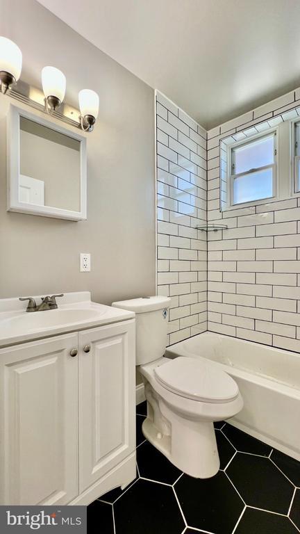 Building Photo - 2001 Middleton St