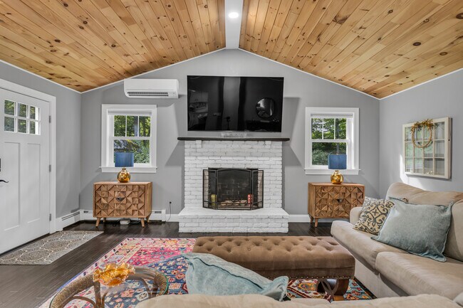 Building Photo - 32 Twin Bridge Rd