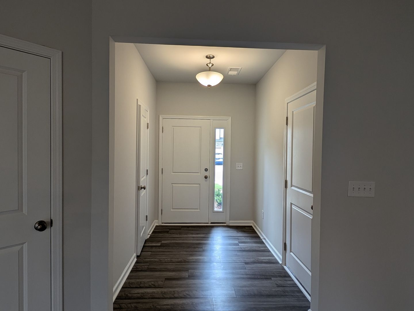 Building Photo - 556 Glen Clova Dr