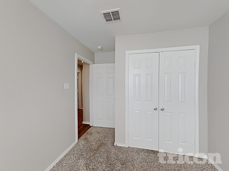 Building Photo - 10628 Lone Pine Ln