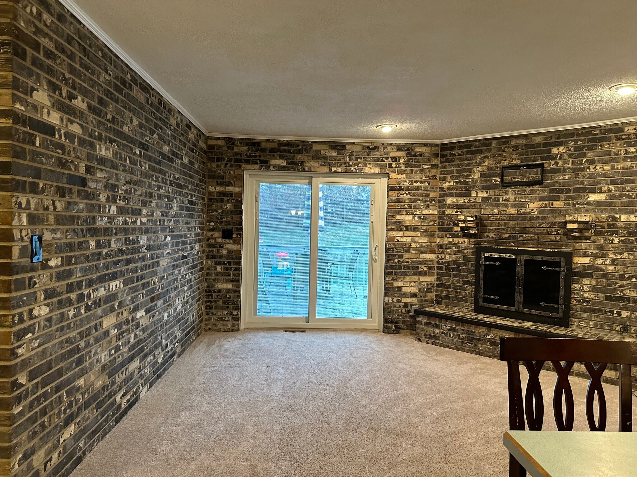 Den - 5684 Red Oak Dr