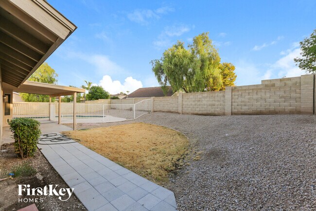 Building Photo - 7520 W San Juan Ave