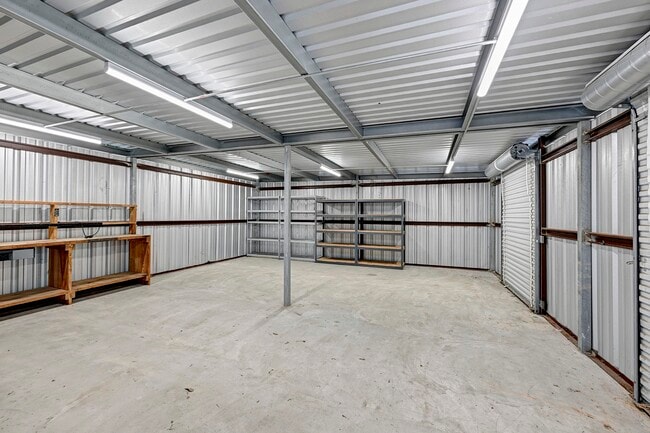 Building Photo - 512 W Pierce St