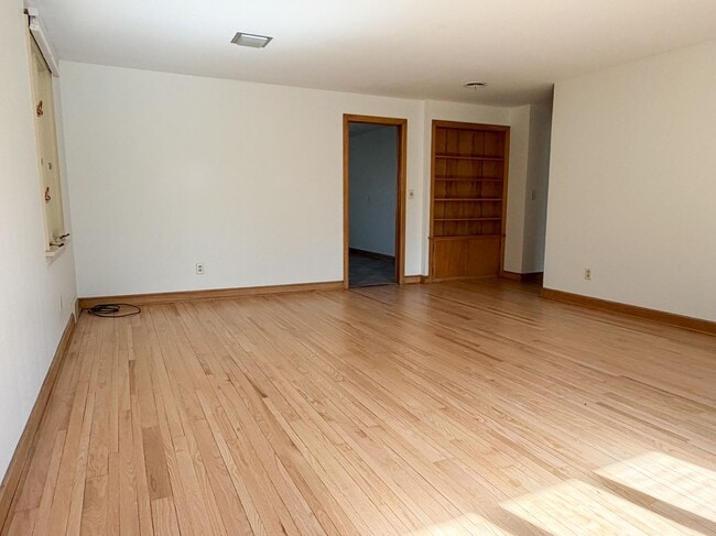 Building Photo - 318 McKinley Ave