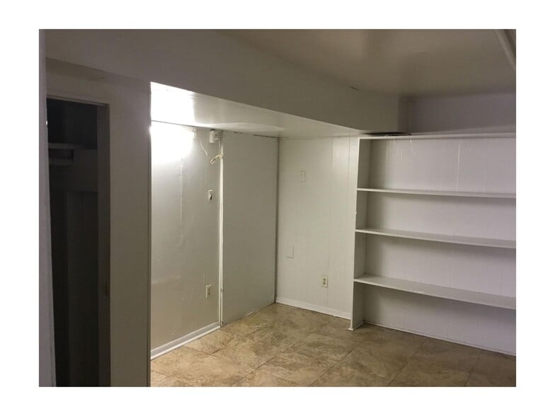 Building Photo - 1016 Greens Lake Rd