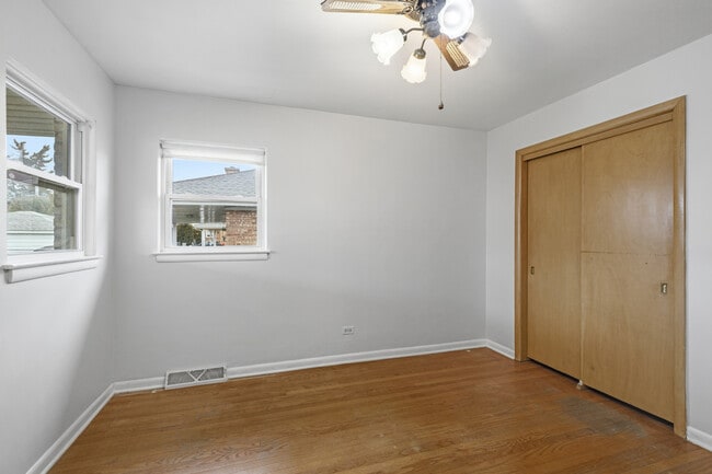 Building Photo - 8736 N Ozark Ave