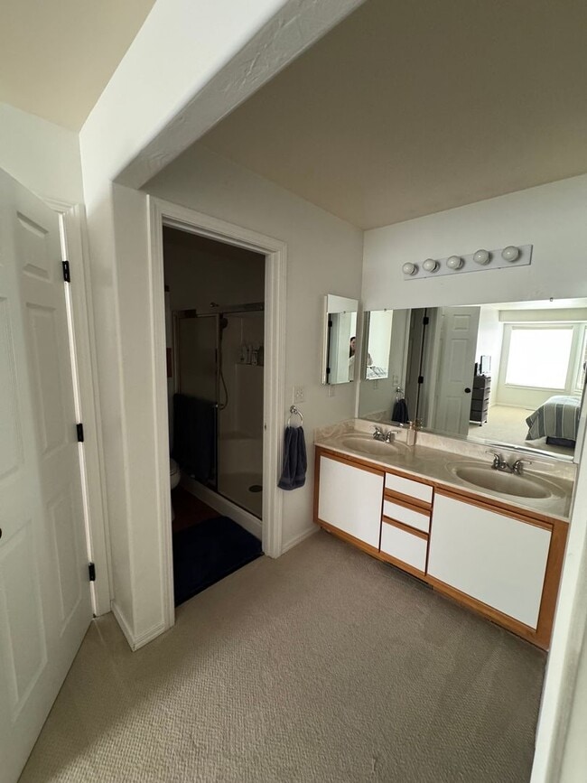 Building Photo - NEW LOWER RENT