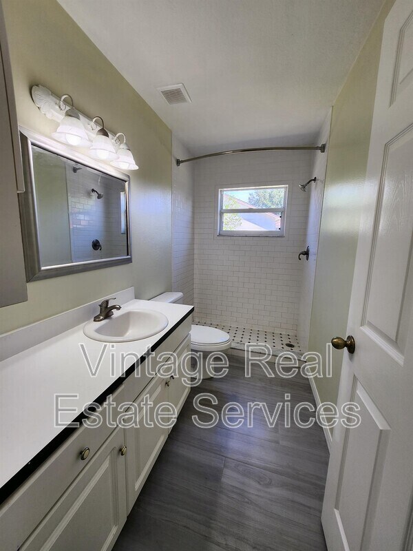 Building Photo - 819 Sandy Trail Pl