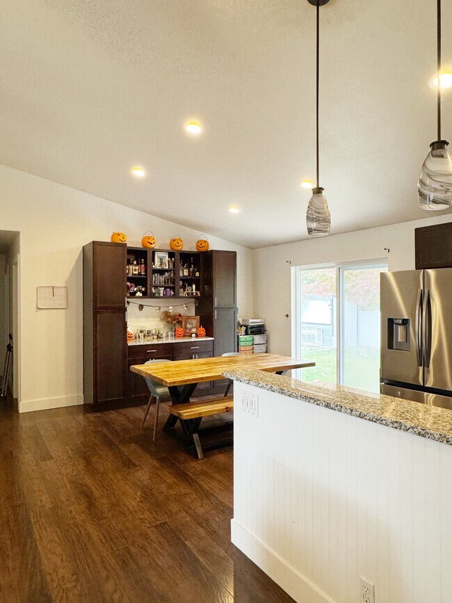 Building Photo - 1923 W Hampson Ave