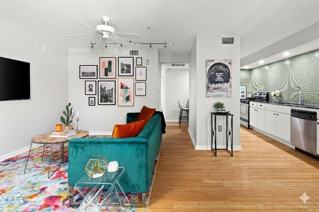 Building Photo - 2200 Dickson Dr