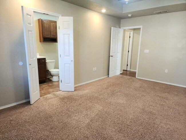 Building Photo - 1101 W 15th St