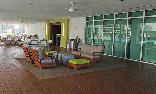 Building Photo - 500 Brickell Ave