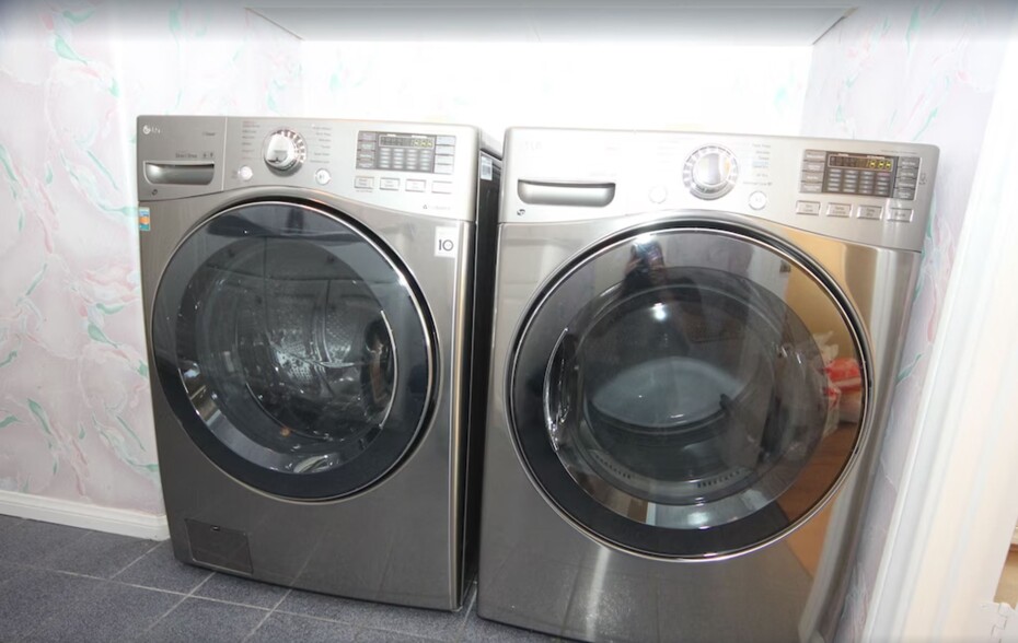 Laundry Room - 2312 Glenbrook Way