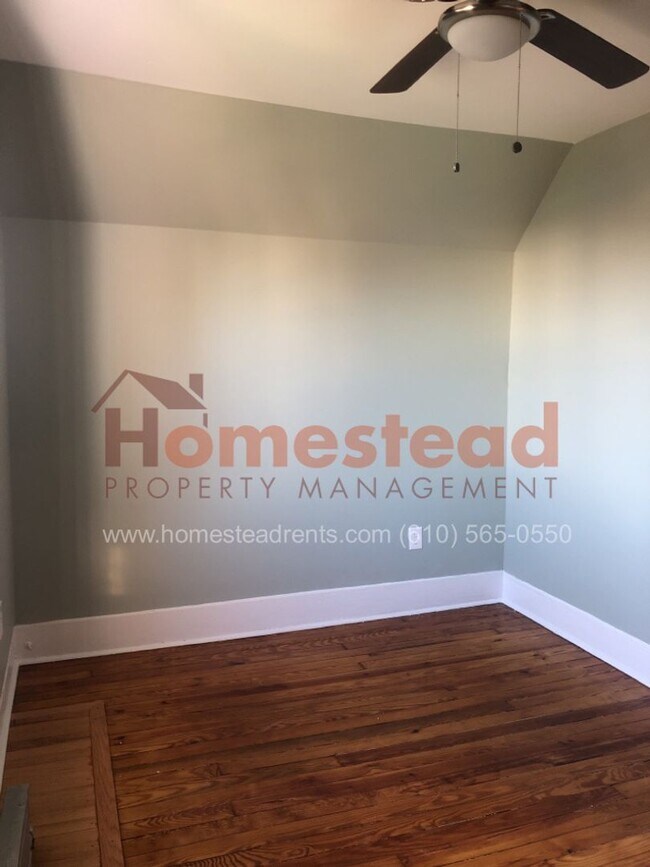 Building Photo - 3 BEDROOM LINWOOD HOME!