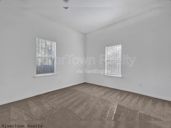 Building Photo - 439 Simpson Ave
